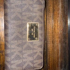 Michael kors wallet